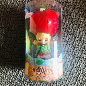 Petite Blythe Jeremy Mackintosh